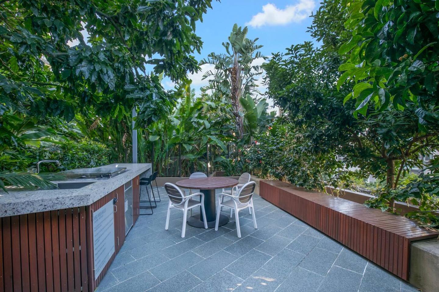'urban Lushscape' Hotel-style Comfort In Newstead * Brisbane
